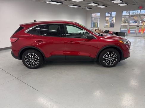 Used 2022 Ford Escape SE image 15