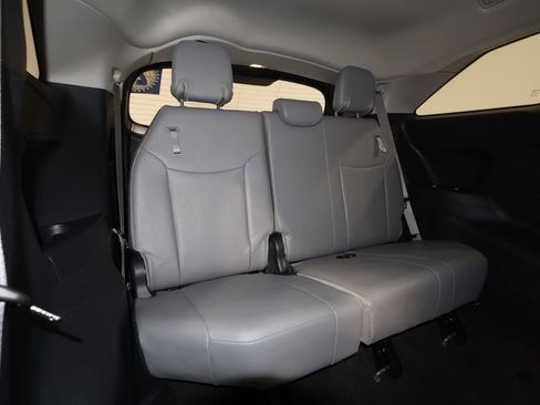 Used 2025 Toyota Sienna XLE image 24