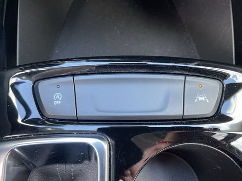 Used 2025 Chevrolet Trax LT FWD image 18