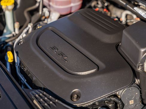 Used 2024 Chrysler Pacifica Touring-L image 35