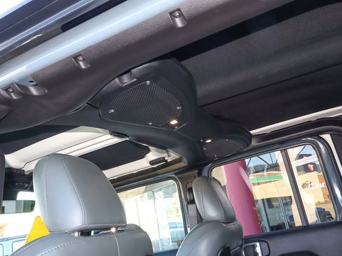 Used 2024 Jeep Gladiator Mojave w/ Technology Group image 23