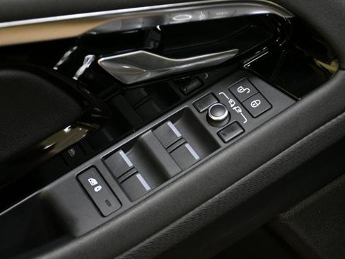 Used 2020 Land Rover Range Rover Evoque S image 16