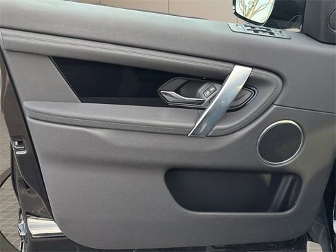 Used 2020 Land Rover Discovery Sport image 15