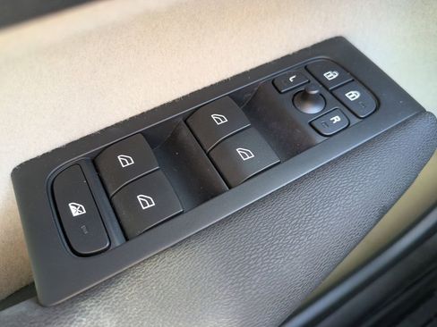 Certified 2023 Volvo XC40 B5 Plus w/ Driver Assist Package image 23