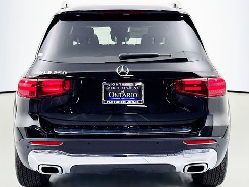 New 2025 Mercedes-Benz GLB 250 image 3