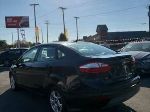 Used 2014 Ford Fiesta SE image 5