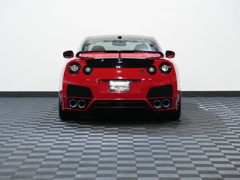 Used 2012 Nissan GT-R Premium image 7