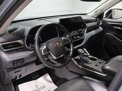 Used 2023 Toyota Highlander Limited AWD/4WD image 17