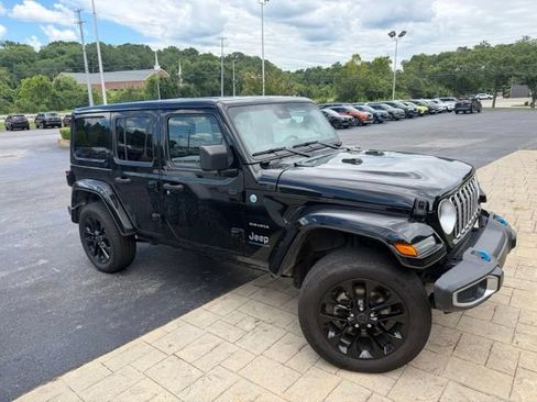 Used 2024 Jeep Wrangler Unlimited Sahara AWD/4WD image 8