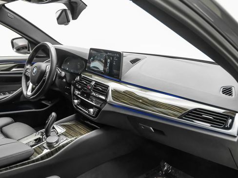 Used 2023 BMW 530i w/ Premium Package RWD image 16