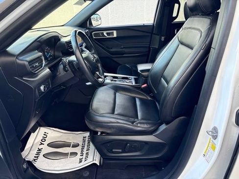Used 2020 Ford Explorer XLT w/ Equipment Group 202A AWD/4WD image 11