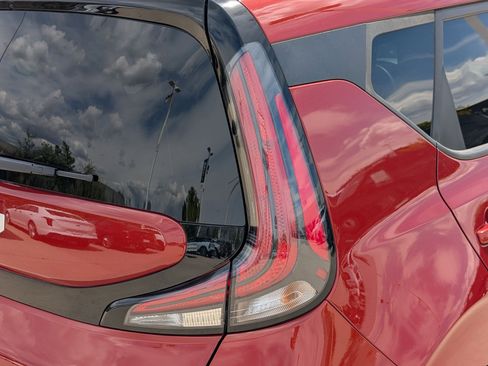 Certified 2023 Kia Soul LX FWD image 11