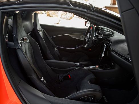 Used 2025 McLaren Artura Spider image 19