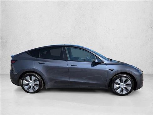 Used 2023 Tesla Model Y Long Range image 4