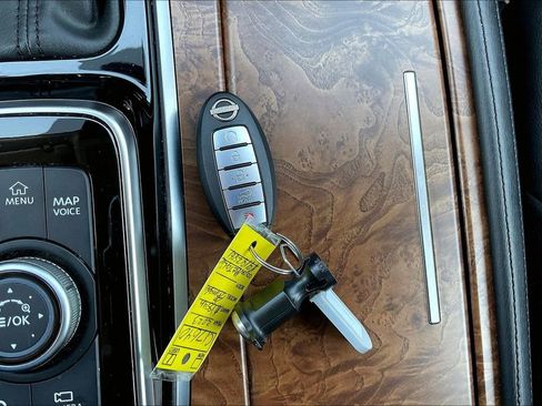 Used 2023 Nissan Armada SL image 10