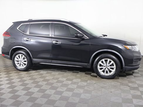 Used 2018 Nissan Rogue SV AWD/4WD image 17