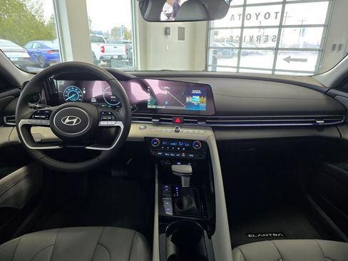 New 2025 Hyundai Elantra Limited image 15