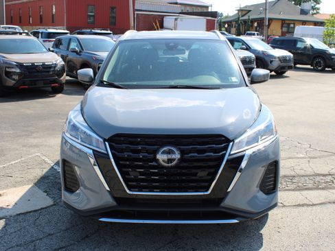 Certified 2023 Nissan Kicks SV FWD image 9