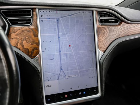 Used 2017 Tesla Model X 90D image 25