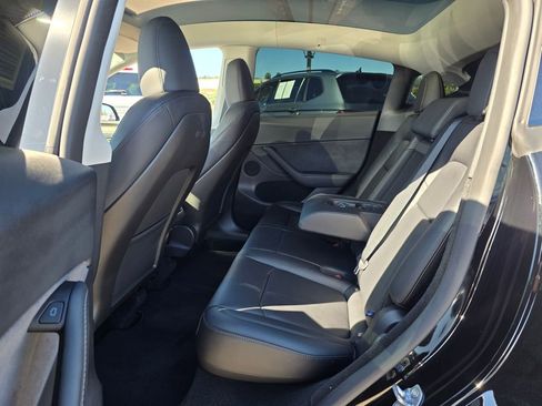 Used 2025 Tesla Model Y Performance image 18