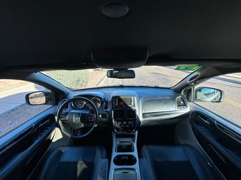 Used 2019 Dodge Grand Caravan SXT image 13