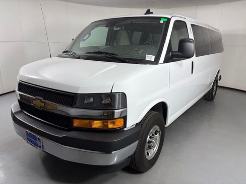 Used 2024 Chevrolet Express 3500 LT w/ LT Preferred Equipment Group RWD image 4