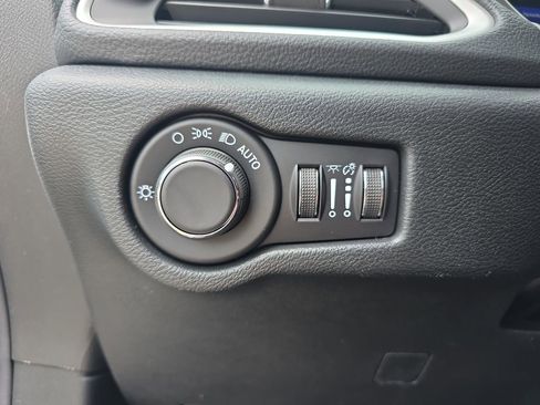 New 2027 Chrysler Pacifica Select AWD/4WD image 29