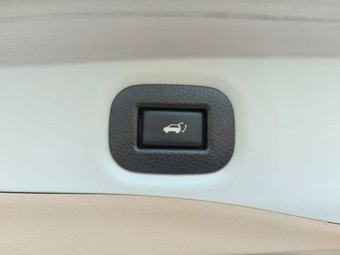Certified 2019 Nissan Rogue SV FWD image 21