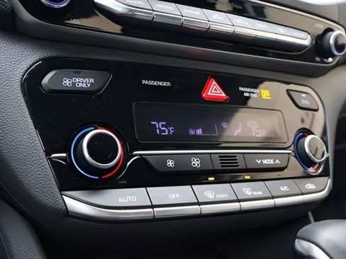 Used 2019 Hyundai Ioniq Plug-In Hybrid image 21