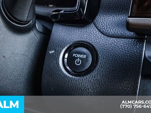 Used 2025 Toyota Camry SE image 33