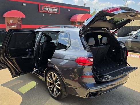 Used 2020 BMW X7 M50i w/ Dynamic Handling Package AWD/4WD image 21