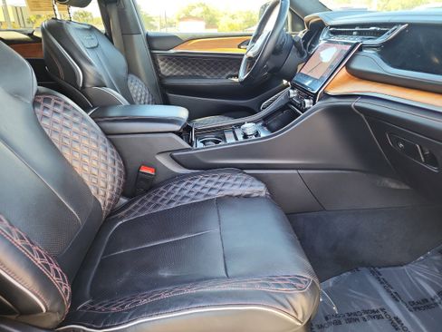 Used 2022 Jeep Grand Cherokee Summit image 10