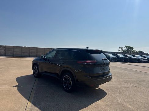 Certified 2025 Nissan Rogue SV FWD image 16