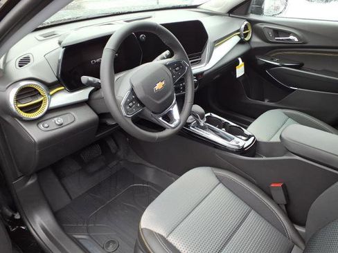 New 2026 Chevrolet Trax LT w/ LT Convenience Package FWD image 8