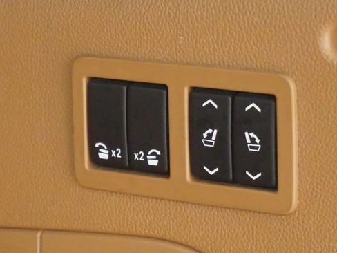 Used 2017 Cadillac Escalade ESV Platinum image 18