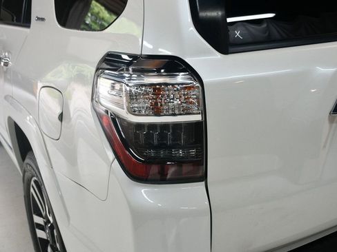 Used 2018 Toyota 4Runner Limited image 15