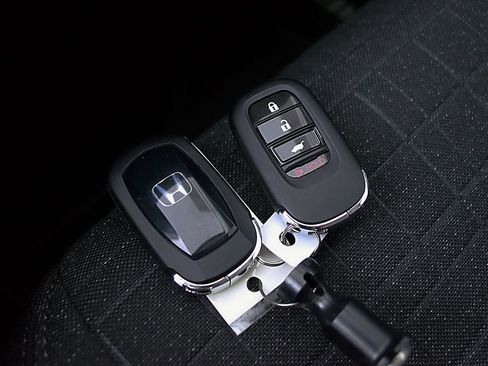 Certified 2026 Honda HR-V LX image 26