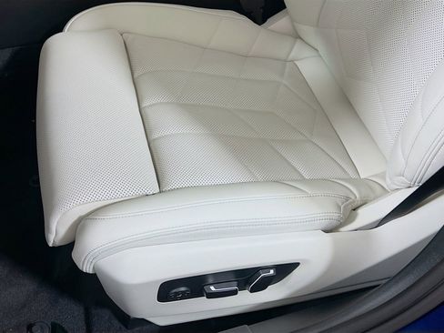 New 2026 BMW 550e xDrive w/ Executive Package image 23