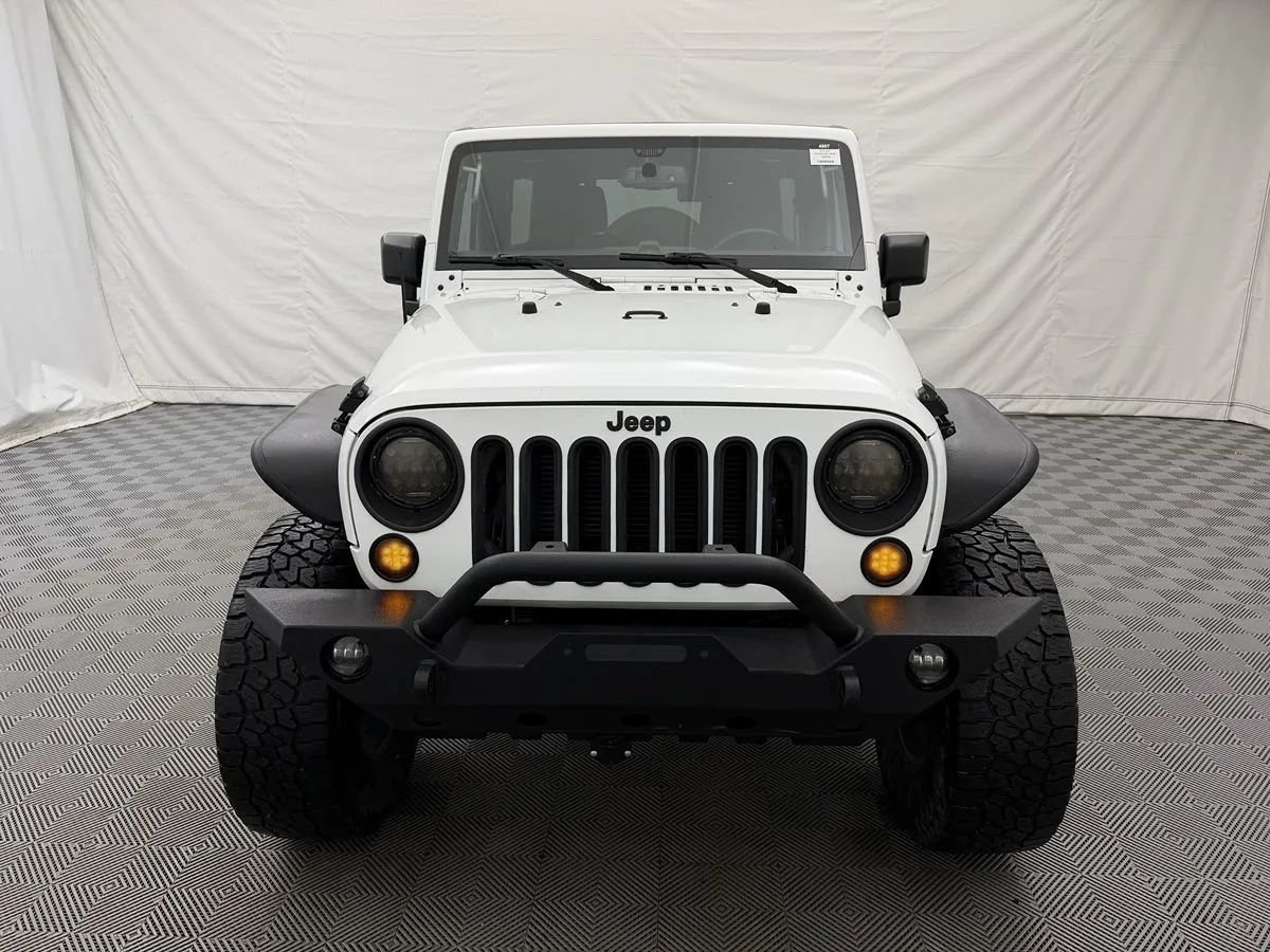 Used 2015 Jeep Wrangler Unlimited Rubicon w/ Connectivity Group AWD/4WD image 3