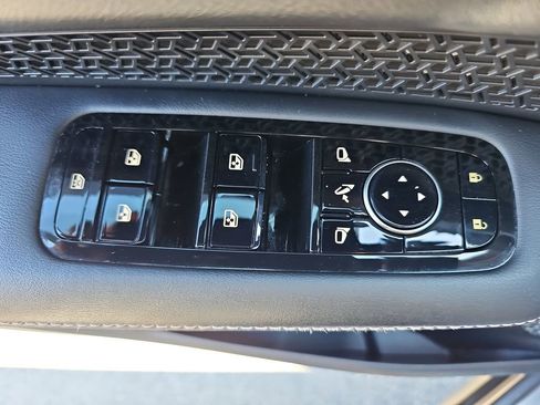 Used 2023 Nissan Ariya FWD image 32