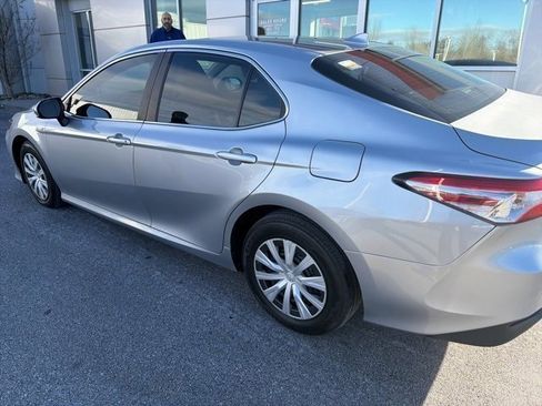 Used 2020 Toyota Camry LE image 2
