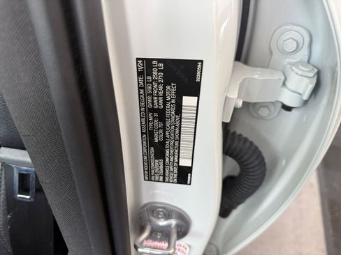 Used 2025 Volvo V60 B5 Cross Country Plus image 29