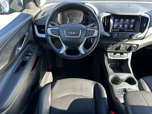 Used 2024 GMC Terrain SLT image 10