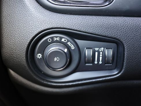 Used 2022 Jeep Renegade Altitude image 34