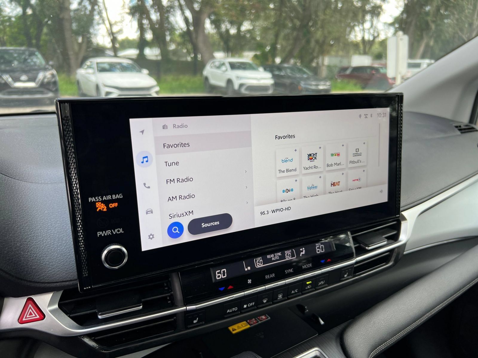 Used 2025 Toyota Sienna XLE FWD image 20