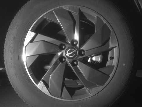 Used 2025 Nissan Rogue SV FWD image 13