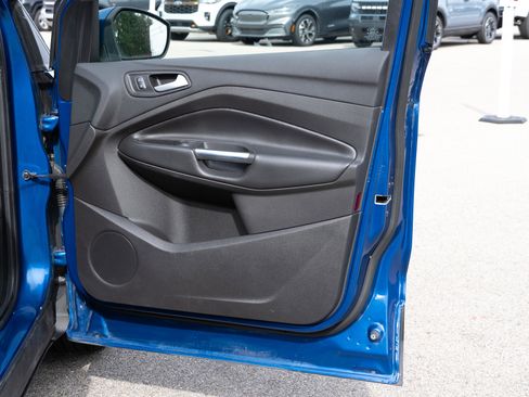 Used 2017 Ford Escape SE w/ Equipment Group 201A image 16