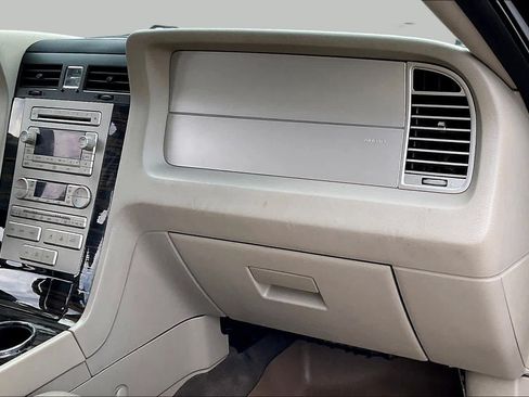 Used 2010 Lincoln Navigator 4WD image 17
