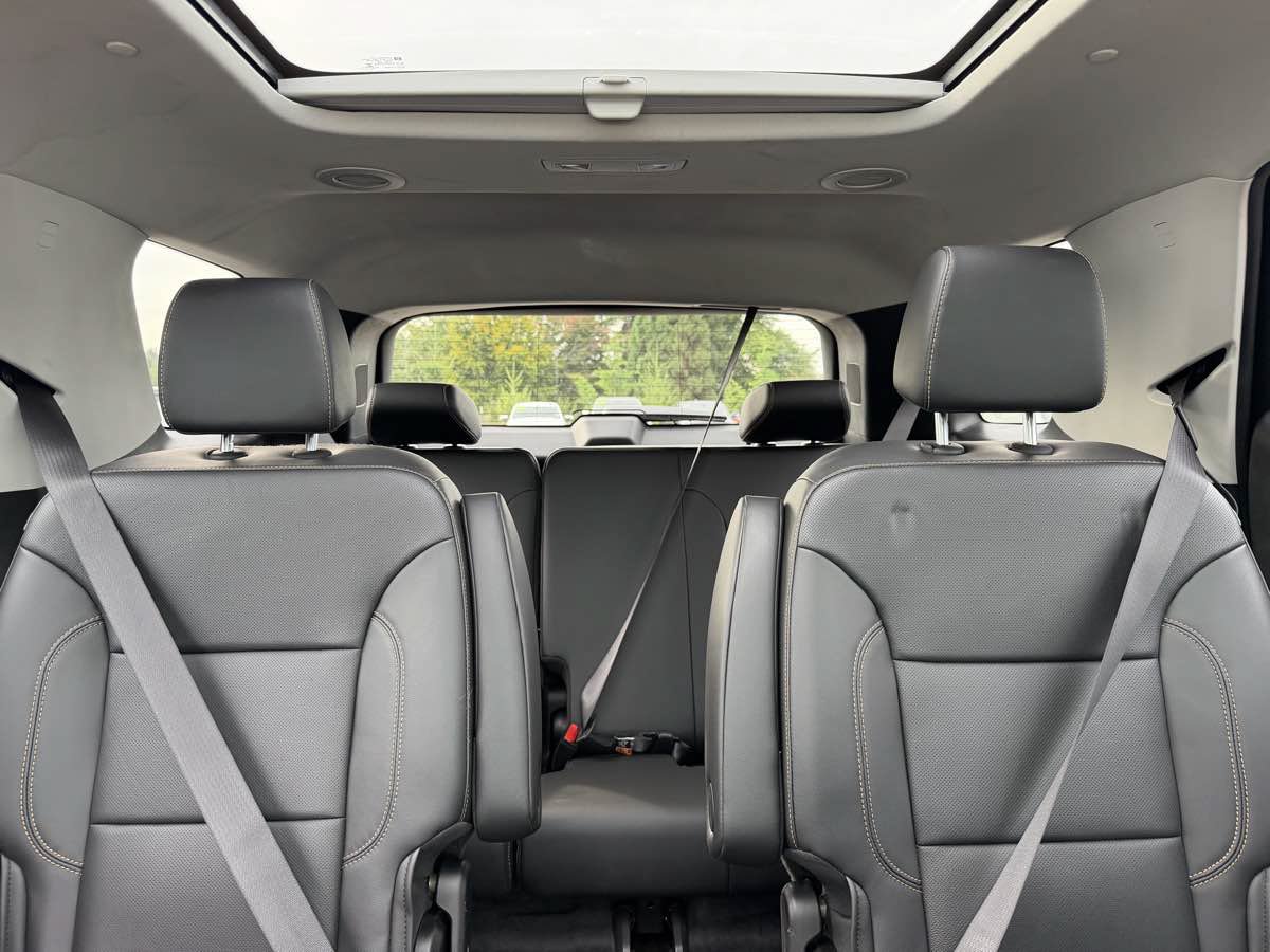 Used 2020 Chevrolet Traverse Premier w/ LPO, Midnight Edition AWD/4WD image 18
