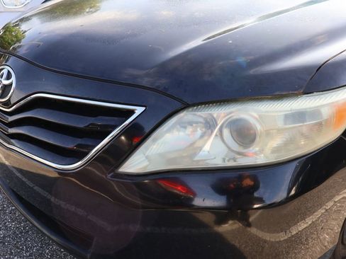 Used 2010 Toyota Camry LE image 3